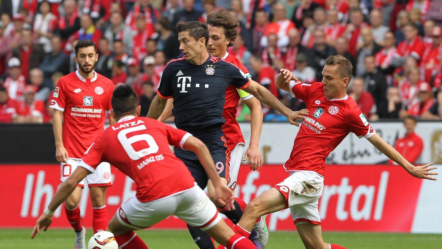 伤愈复出，阿方索-戴维斯时隔262天再度为拜仁出战（伤愈回归，阿方索-戴维斯阔别262天再披拜仁战袍）