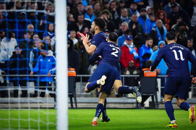 法兰克福vs沃尔夫斯堡：格策、堂安律首发，埃里克森、马耶尔出战（法兰克福对决沃尔夫斯堡：格策、堂安律先发，埃里克森、马耶尔披挂出战）