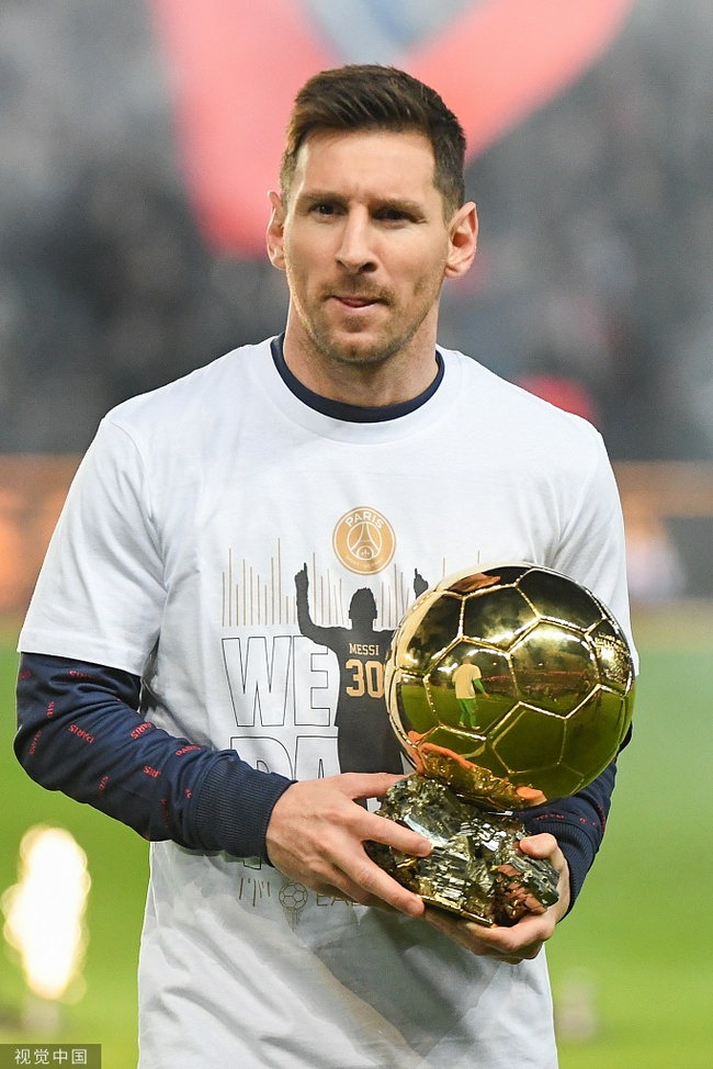 全市场：尤文与那不勒斯对格雷茨卡有意，正关注其续约情况（尤文和那不勒斯看中格雷茨卡，密切留意续约走向）