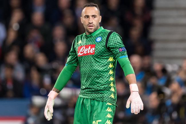 巴萨梅西任意球破门助球队领先（梅西任意球建功，巴萨取得领先）