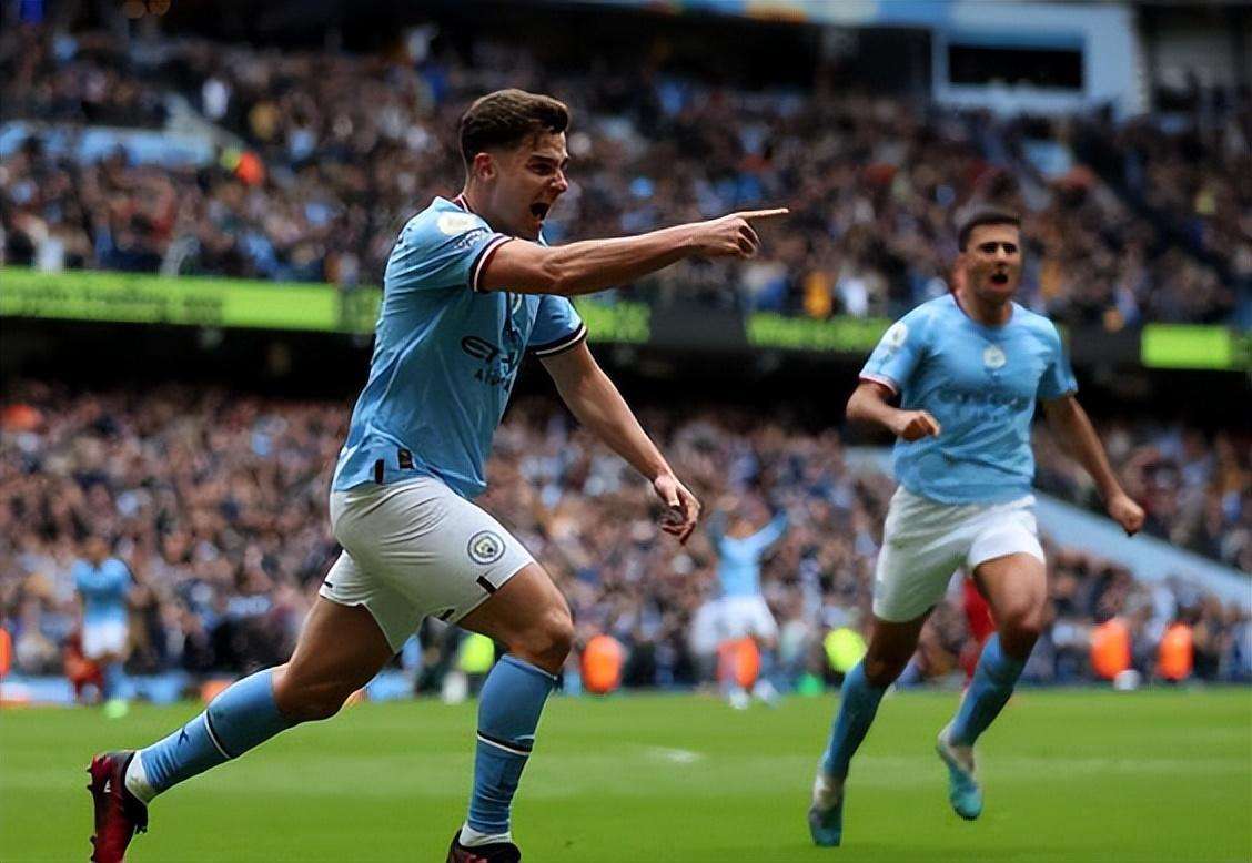 官方：因客战阿森纳的欧冠中球迷违规行为，拜仁被罚款7万欧（官方：拜仁因欧冠客战阿森纳期间球迷违规被罚7万欧元）