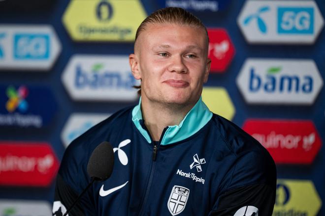 连救4个局点轰6-0！王曼昱打出窒息逆转，第三局直接打崩对手（连救4个局点后6-0反击，王曼昱上演窒息式逆转，第三局彻底打垮对手）