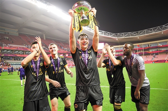 埃贝尔：凯恩已是足坛最伟大球员之一，未来他能竞争金球奖（埃贝尔：凯恩已跻身足坛顶尖，未来有望冲击金球）