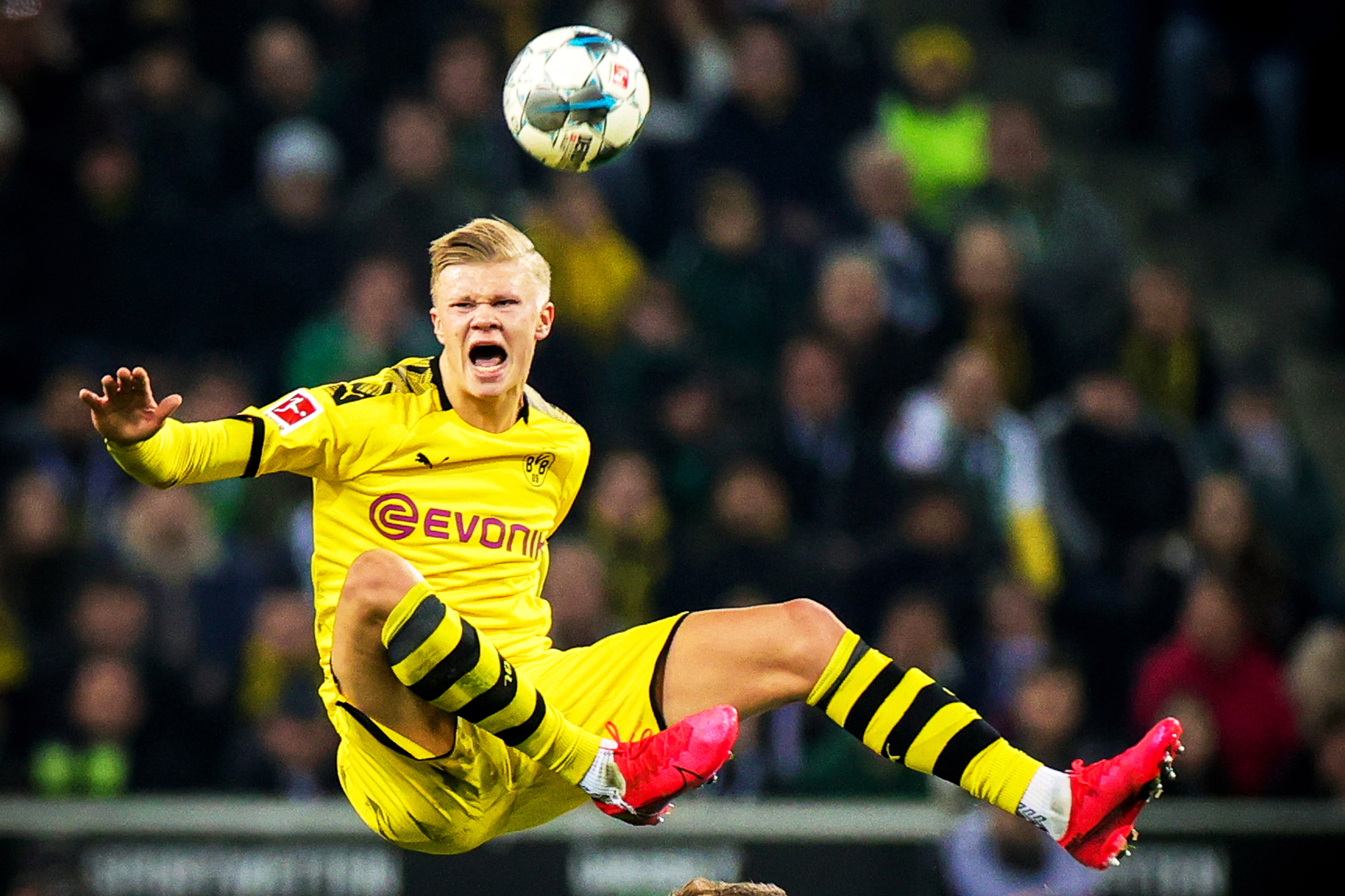 全市场：意甲多家俱乐部有意齐尔克泽，曼联尚未批准其离队（全市场：多支意甲球队追逐齐尔克泽，曼联仍未放行）