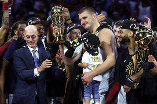 科尔：库明加明日出战成疑，梅尔顿将在客场之旅中迎来复出（科尔称库明加明日成疑 梅尔顿将随客场之旅复出）