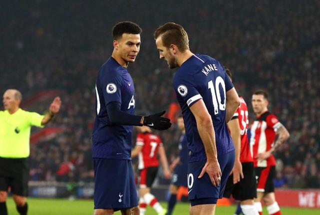 记者：职业联赛颁奖礼时隔6年恢复，拟于12月12日在上海举行（记者：职业联赛颁奖典礼将时隔六年重启，计划于12月12日在上海举办）