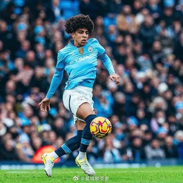 莱万多夫斯基在巴萨的点球表现：从辉煌到困惑（莱万多夫斯基在巴萨的点球轨迹：由高光到迷失）