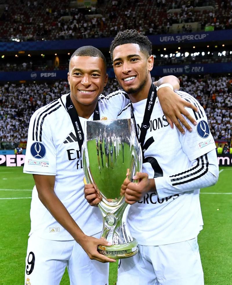 惊天反转！主裁赛后向埃格努道歉，黄牌原因竟是这？（戏剧性大反转！主裁判赛后向埃格努致歉，出示黄牌的理由竟然是这个？）