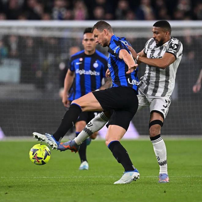 邓弗里斯：老图拉姆是我的偶像；生涯早期我不是最出色的球员（邓弗里斯：老图拉姆是我的榜样；职业初期我并非顶尖）